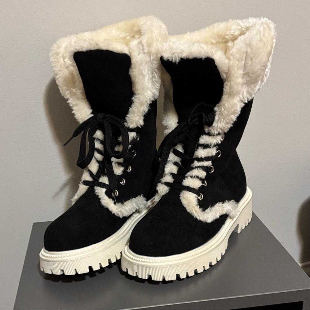 Source Unknown Black and Cream Winter Boots